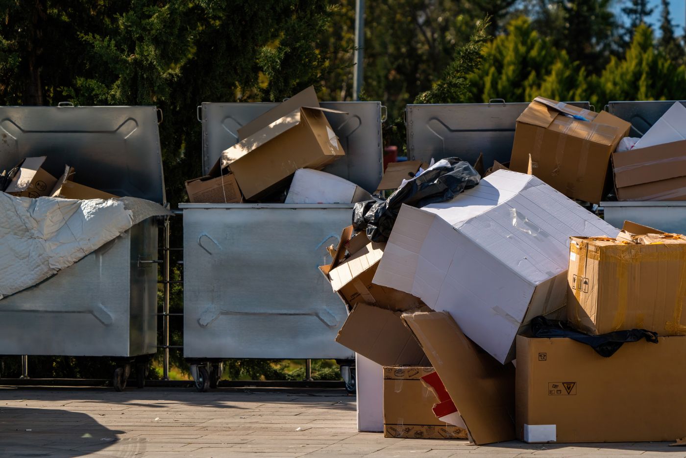 How to Manage Junk Removal During a Summer Move